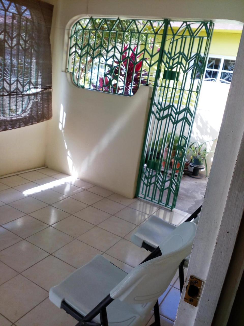 Appartement Cozy & Comfy à Portmore Extérieur photo